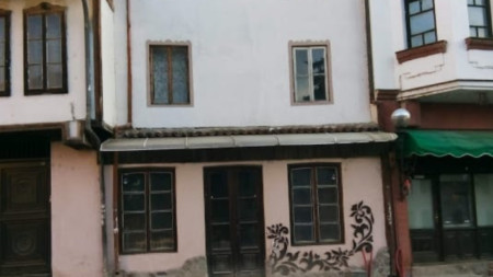 У овој згради је отворена прва апотека у Бугарској – фотографија: др Атанаска Стамболијска, РИМ Велико Трново