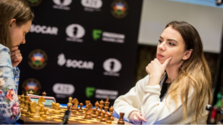 Nurgyul Salimova (R)