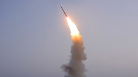 Северна Корея е изстреляла новоразработена ракета срещу самолети съобщи държавната