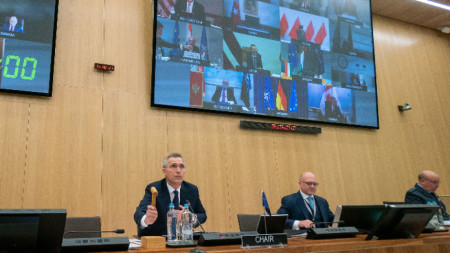 Срещата на външните министри на НАТО за първи път в историята бе осъществена чрез видеоконферентна връзка. 