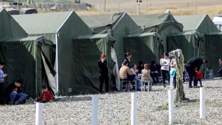 Лагер за бежанци близо до Степанакерт, Нагорни Карабах