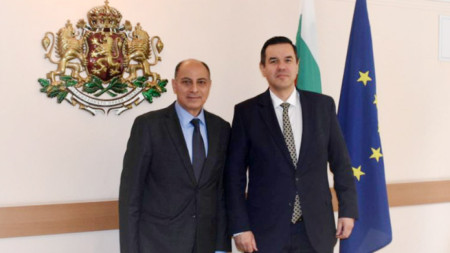 Caretaker Economy Minister Nikola Stoyanov (right) and Egyptian Ambassador to Bulgaria Khalid Emara