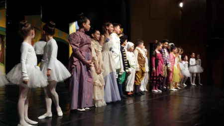 В Сливен днес започва Националният детско юношески театрален фестивал Сцена под