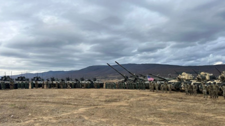 Многонационалната бойна група на НАТО демонстрира оперативни способности за водене на отбранителна операция на учебен полигон „Ново село“