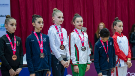 Три медала спечелиха българските състезателки във финалите на уредите на