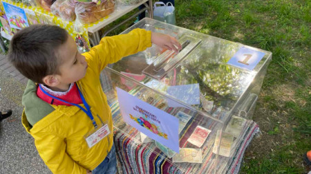 Благотворителен Великденски базар събра пари за люлка за деца с