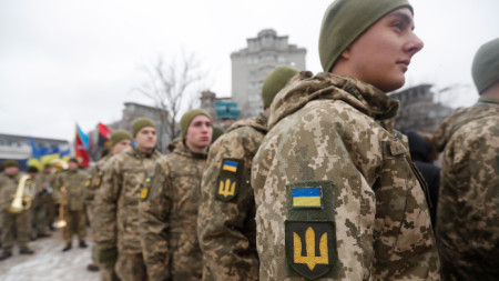 Украинската армия съобщи че бронирани автомобили вече навлизат в столицата