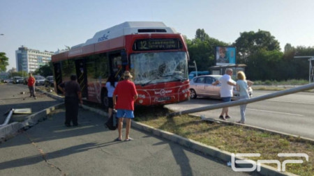 Автобус по линия №12 от градския транспорт на Бургас се