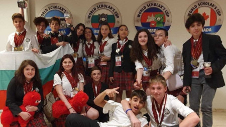 Българчетата се състезаваха с общо 5000 ученици от над 50 държави от всички континенти.