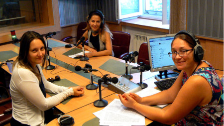 Александра Цветкова, Ива Дойчинова и Любомира Константинова (отляво надясно) в студиото на програма „Христо Ботев“
