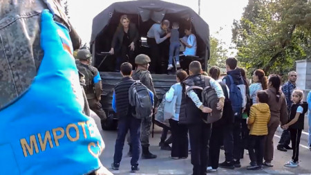 Руски миротворци евакуират цивилни от Нагорни Карабах на необявено място, 20 септември 2023 г.