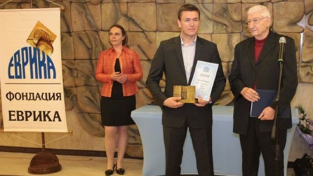 Георги Йорданов с наградата  за най-добър млад фермер  за 2013 година на фондация 