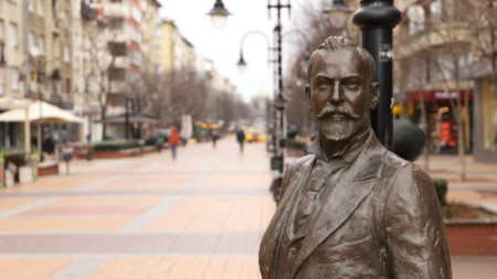 Паметникът на Алеко Константинов в центъра на столицата