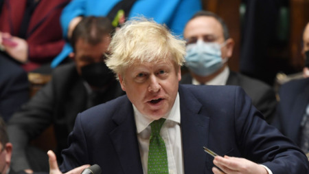 Британският премиер Борис Джонсън поиска от кабинета му да излезе