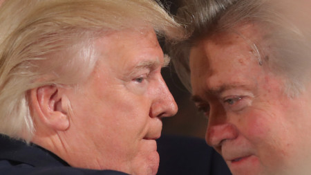 Доналд Тръмп със Стив Банън в Белия дом.