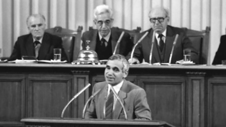 Президент Желю Желев говорит с трибуны Народного собрания, 15 января 1992 г.