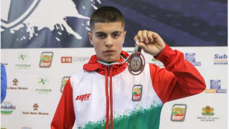 Любослав Методиев ще боксира на финал в събота.