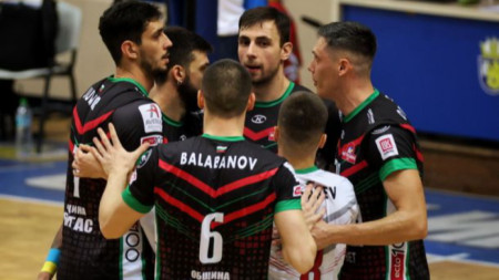 Нефтохимик победи с 3:0 Черно море 