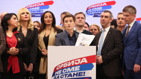 Премиерът на Сърбия Ана Бърнабич говори пред медиите след парламентарните избори в страната.