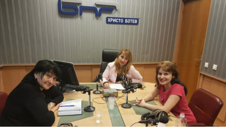 Ваня Добрева, Мария Мира Христова и Кристина Ненова (отляво надясно)