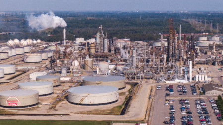 Петролната рафинерия Exxon Mobile в Чанахон, Илинойс, САЩ, архив.