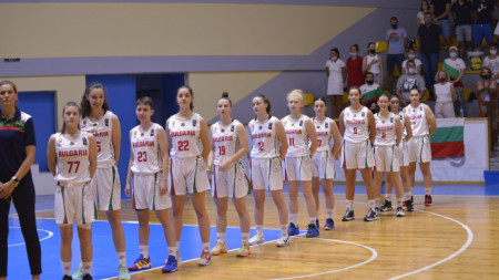 Националният отбор по баскетбол за девойки до 18 годишна възраст записа