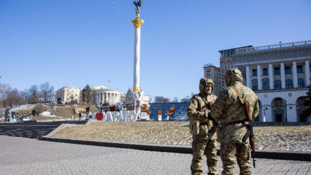 Военни в центъра на Киев, 10 март 2022 г.