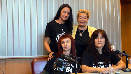 Отляво надясно, изправени: Елеонора Петрова, Анелия Торошанова, седнали: Димитрина Русева и Вера Иванова
