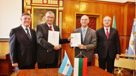 Подписване на Споразумението за антарктическо сътрудничество