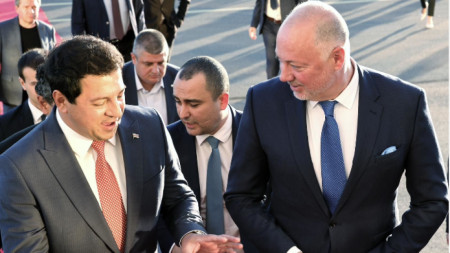 Председателят на българския парламент Росен Желязков беше посрещнат от Арчил Талаквадзе, заместник-председател на грузинския парламент
