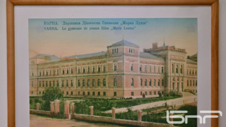 Картина на Държавната девическа гимназия във Варна