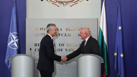 Служебният министър председател Димитър Главчев (вдясно) се срещна в МС с генералния секретар на НАТО Йенс Столтенберг.
