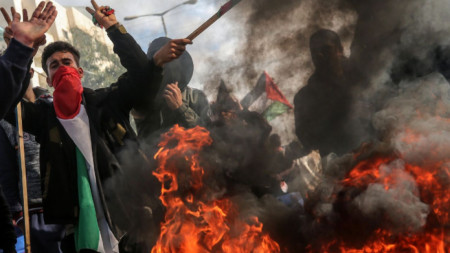 Протест на палестинци в Газа срещу т.нар. сделка на века, с която президентът Доналд Тръмп иска да разреши конфликта между Израел и палестинците.