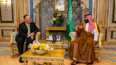 Държавният секретар Майк Помпейо разговаря в Джеда със саудитския престолонаследник принц Мохамед бин Салман.