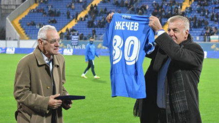 Добромир Жечев ни напусна вчера на 82-годишна възраст.