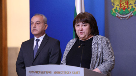 Служебният премиер Гълъб Донев и служебната министърка на финансите Росица Велкова