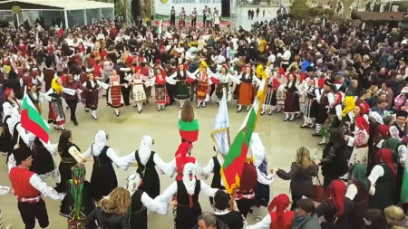 Малцина знаят че любимото на поколения българи Дунавско хоро което