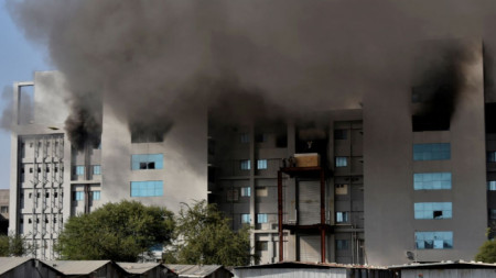 Пожар в Индийския серумен институт