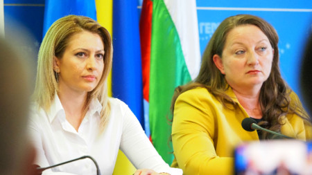 Рая Назарян (вляво) и Деница Сачева са част от преговорния екип на ГЕРБ-СДС за съставяне на правителство