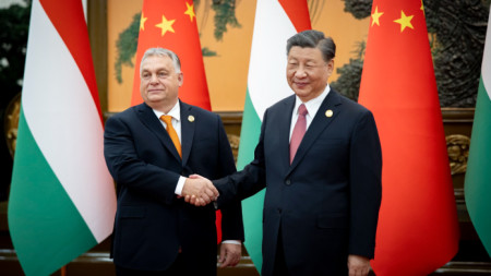 Виктор Орбан със Си Цзинпин в Пекин.