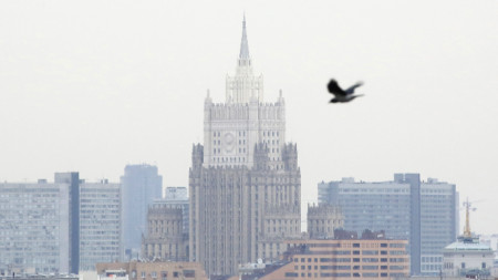 Изглед към сградата на министерството на външните работи на Русия от Воробьови хълмове, Москва.