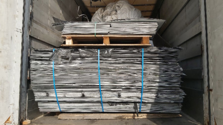 Шест ТИР-а с турска регистрация, превозващи 137 тона отпадъци от пластмаса и метал, са задържани в района на ГКПП Капитан Андреево.