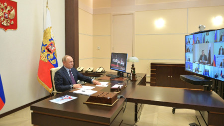 Президентът Владимир Путин на съвещанието по видеовръзка, посветено на мерките срещу коронавируса.