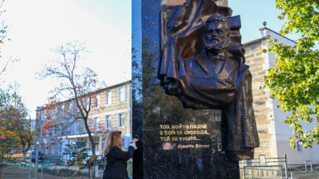 Илияна Йотова участва в откриването на ремонтирания паметник на Христо Ботев в Кишинев, 31 октомври 2023 г.