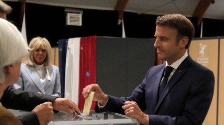 Президентът на Франция Еманюел Макрон гласува на втория тур на парлемантарните избори - 19 юни 2022