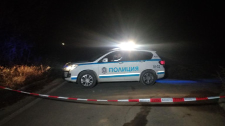 Полиция блокира района, където бе открито тялото на кмета Нуредин Кафелов, 14 ноември 2022 г.