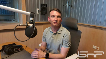 Адриан Николов