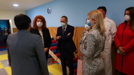 На 17 април 2022 г. вицепрезидентът Илияна Йотова посети центъра за деца с аутизъм в Охрид