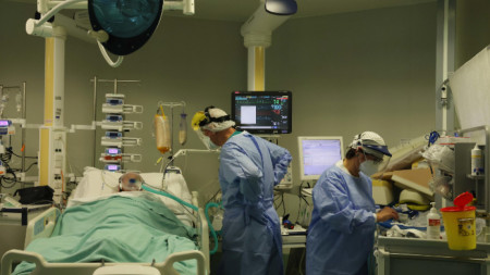 Интензивно отделение в болница в Бергамо, 3 ноември 2020 г.