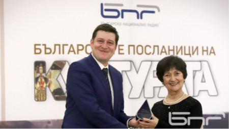 Conductor of the Children's Radio Choir Venezia Karamanova is presented with the award by the Director General of Bulgarian National Radio.